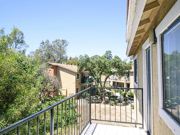 Creekside Villas Apartments — Photo 10