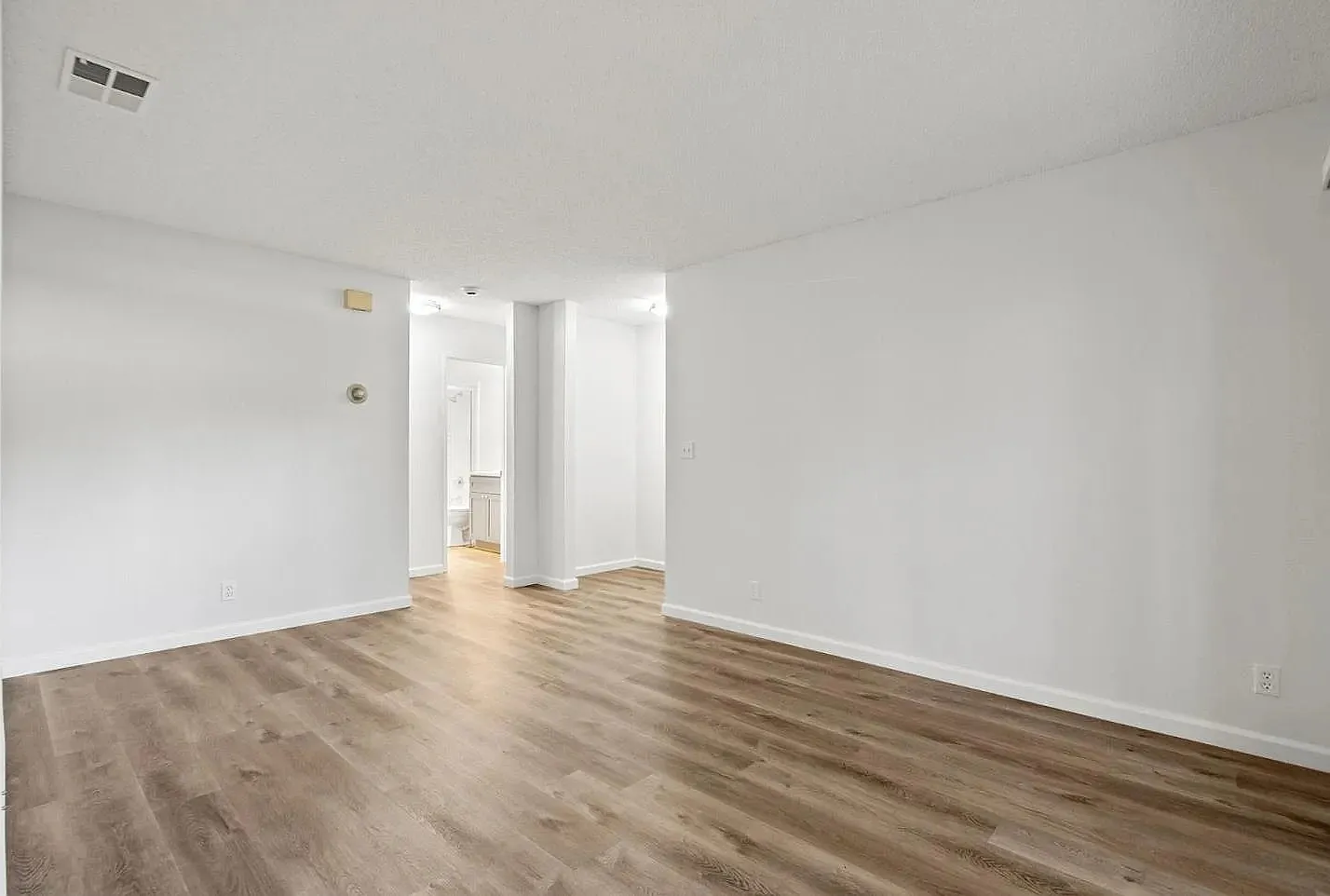 Chic 1BR Condo in San Jose's Heart with In-Unit Laundry & Pet-Friendly! — Photo 1
