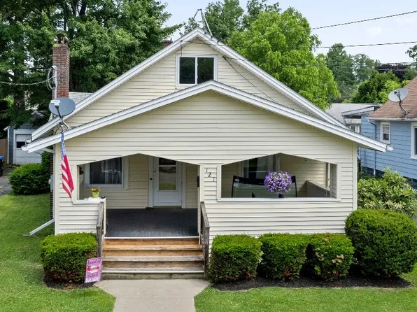 121 Melbourne St, Vestal, NY 13850