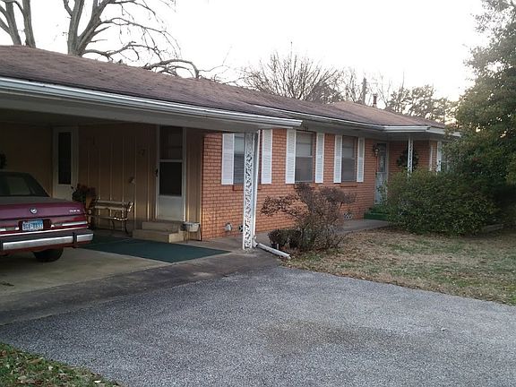 2nd image of 104 E Brentwood St