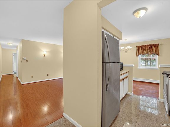 3rd image of 107 Nottingham Rd APT D