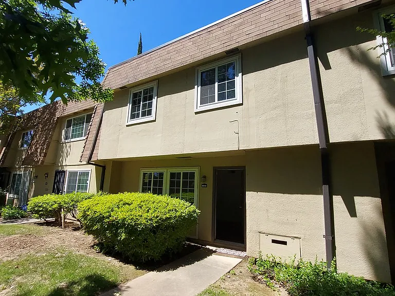 8883 Salmon Falls Dr #E — Photo 2