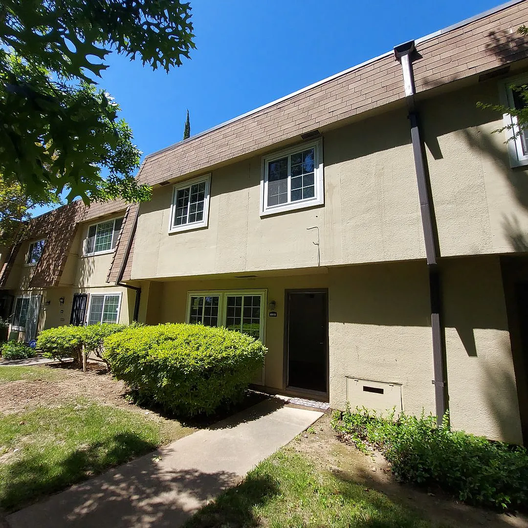 Building Photo - 8883 Salmon Falls Dr #E