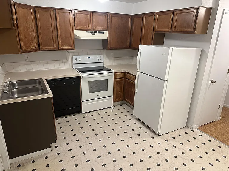 4887 Basswood Dr #4887 — Photo 4