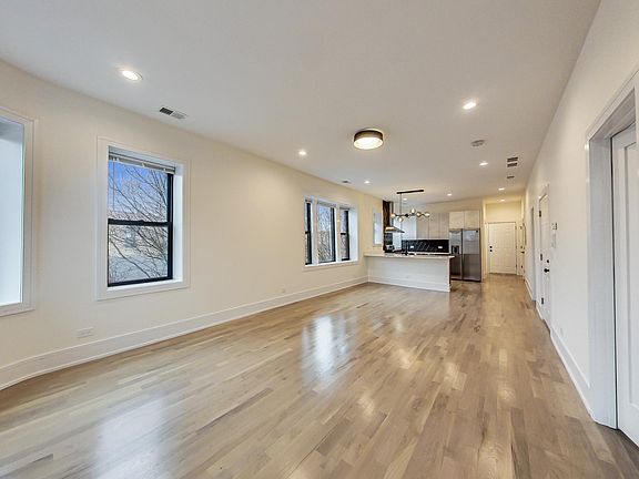 2nd image of 1359 N Rockwell St #3W