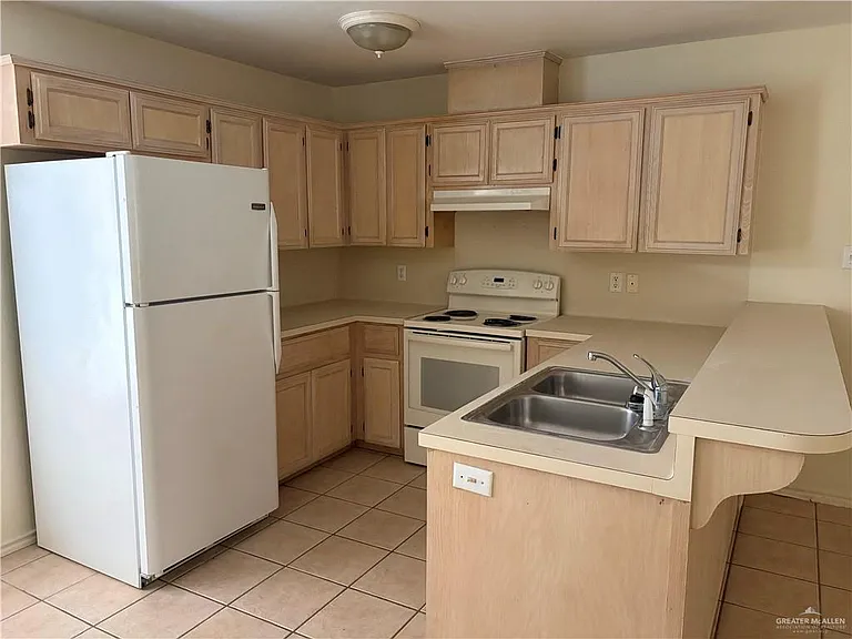 408 E Ulex Ave #3 — Photo 4