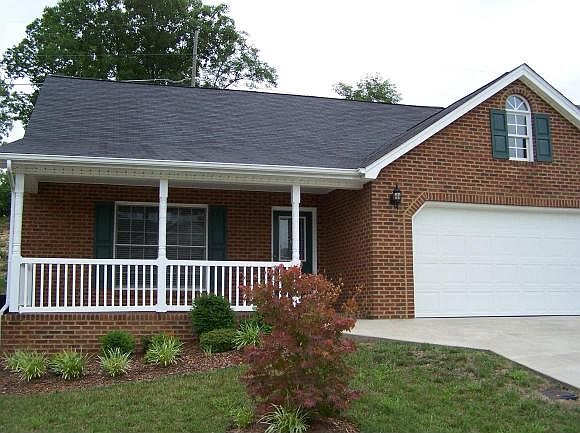 1st image of 647 Willowcrest Pl