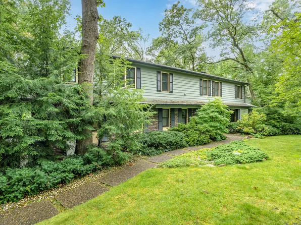 5223 Colony Woods Dr, Kalamazoo, MI 49009