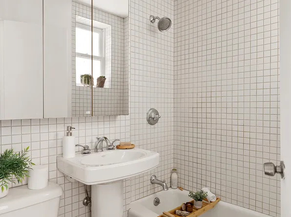 333 West 21st Street 2FE image 6 of 7