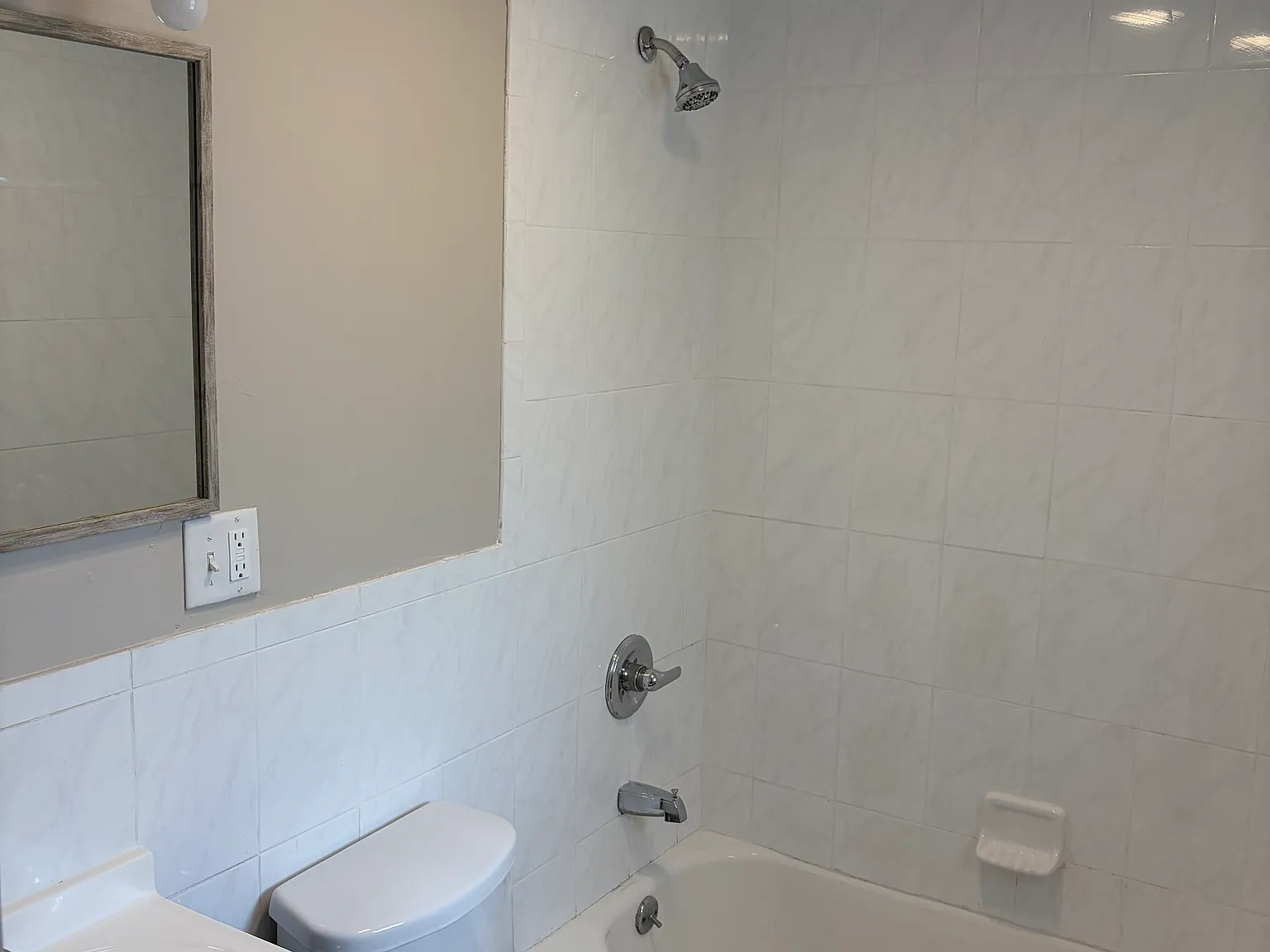 3 bed, 1.5 bath, 1300 sqft, $2,200 — Photo 2