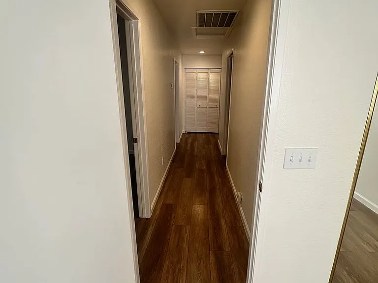 4918 Hearthwood Ct — Photo 12
