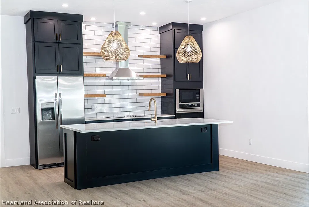 3 bed, 2.0 bath, 2187 sqft, $2,800 — Photo 3
