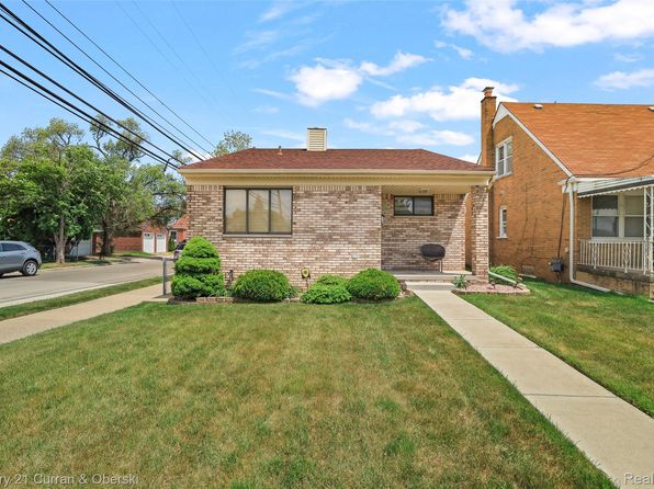 5296 Chase Rd, Dearborn, MI 48126