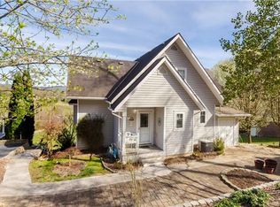 186 Greens View Dr, Horse Shoe, NC 28742