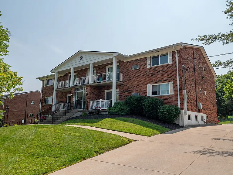 Allen Creek Apartments — Photo 32