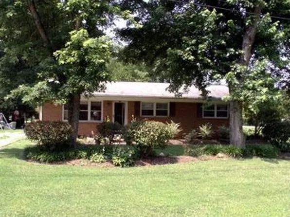 2405 Green Valley Blvd, Green Level, NC 27217
