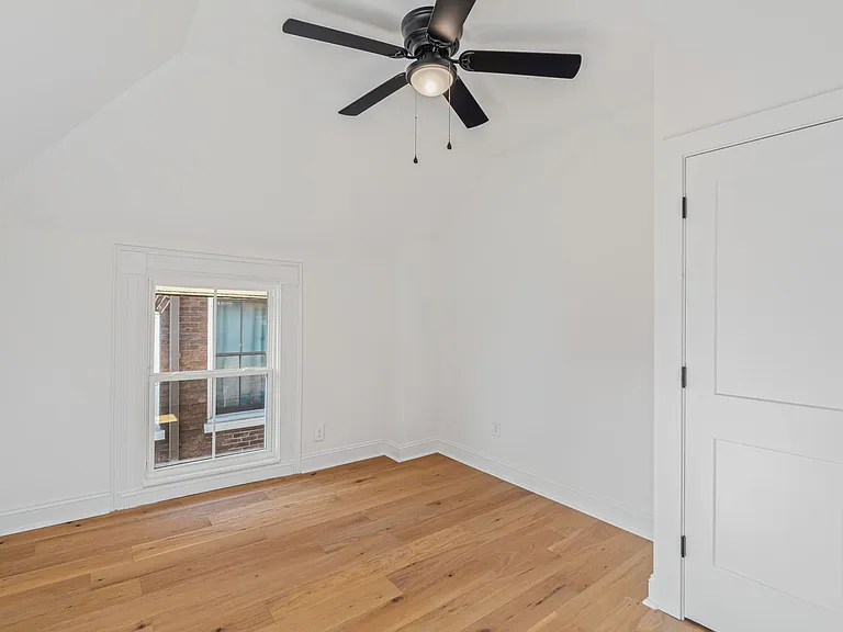 513 N Central St #4 — Photo 12