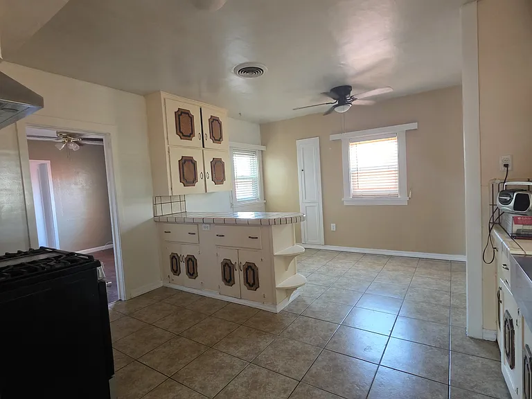 206 G St — Photo 10