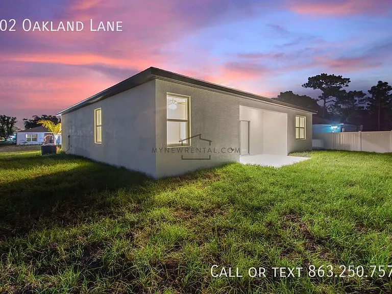402 Oakland Ln — Photo 32