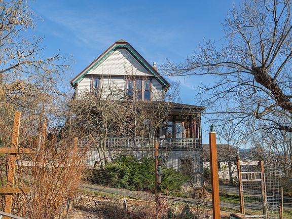 4th image of 1800 Knox Ave