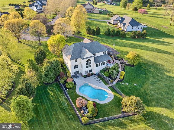 4th image of 3 Beechwood Dr