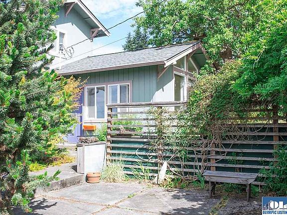3rd image of 1104 E 8th St