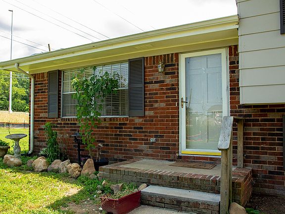 5th image of 3820 Eveningside Dr NW