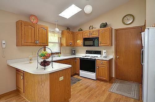 3rd image of N103W17294 Woodbridge Ct