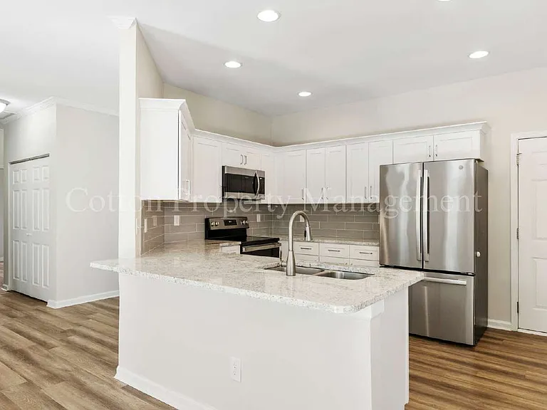 1010 Winterberry Cir — Photo 12