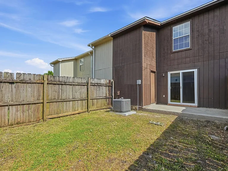 1807 Whispering Oaks Ln — Photo 30
