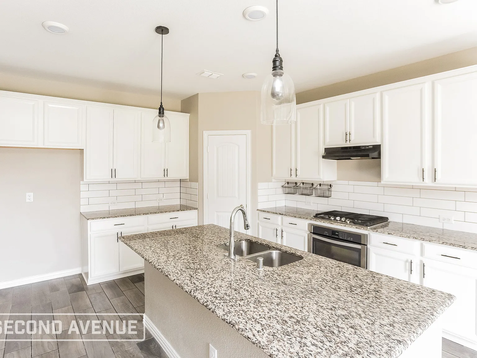 6 bed, 2.5 bath, 2908 sqft, $3,899 — Photo 4