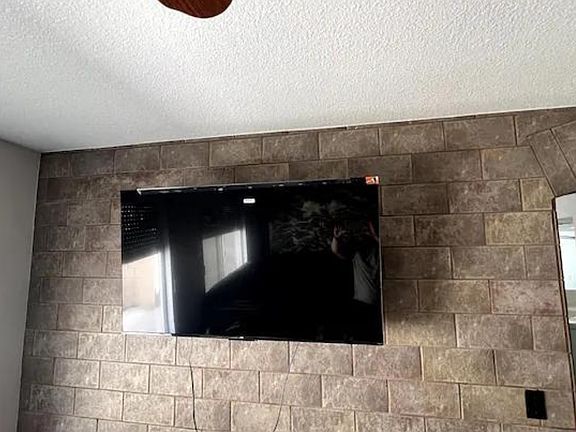 5th image of 908 Carmel Shores Dr