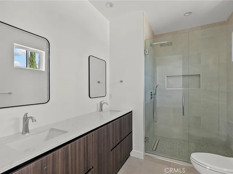 13942 Vanowen St #13942 — Photo 9