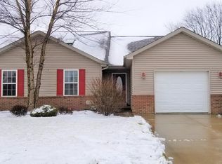 1104 Pine Creek Rd, Valparaiso, IN 46383