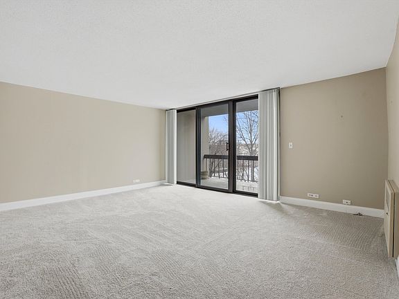 3rd image of 1110 Grove St APT 2C