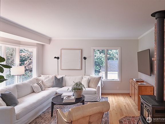 3rd image of 5990 Battle Point Drive NE