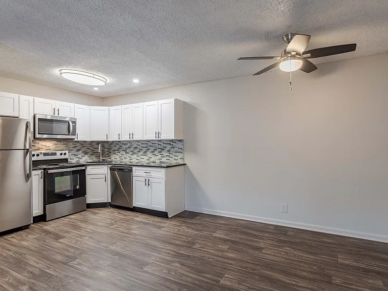 The Residences at Stonebrook Apartment Homes — Photo 2