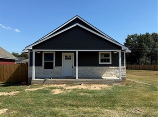 1707 Pine St, Hearne, TX 77859
