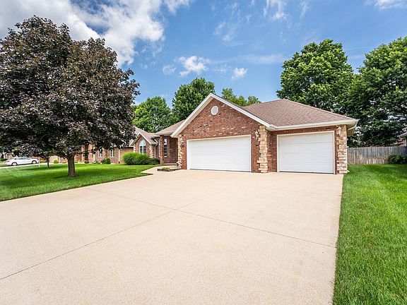 3rd image of 3755 W Eaglecrest Street