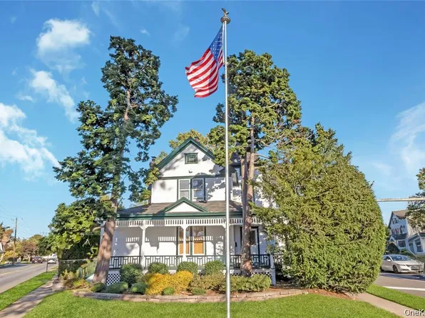 215 Conklin St, Farmingdale, NY 11735