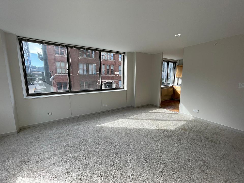 1st image of 346 W Illinois St