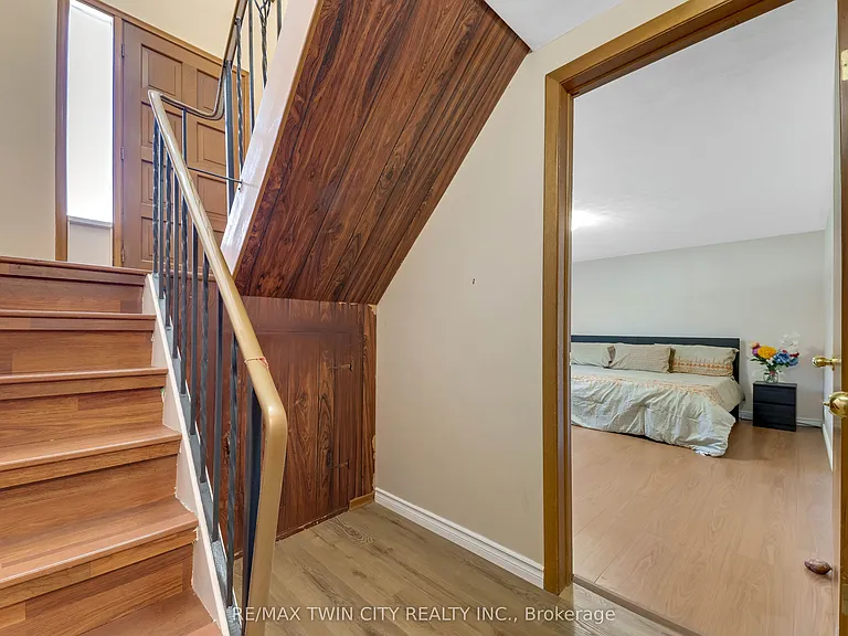 402 Lakeview Dr — Photo 3
