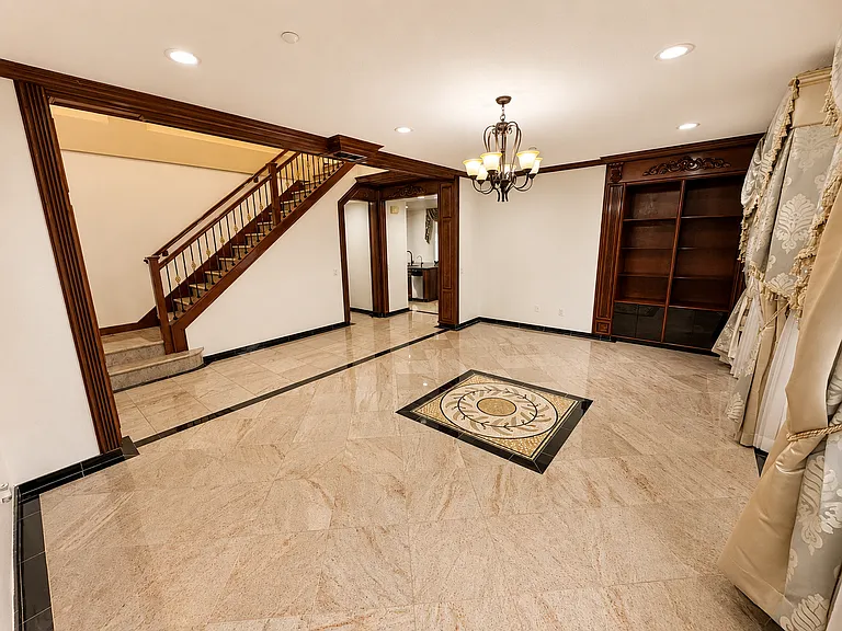 621 Marbella Ct — Photo 6