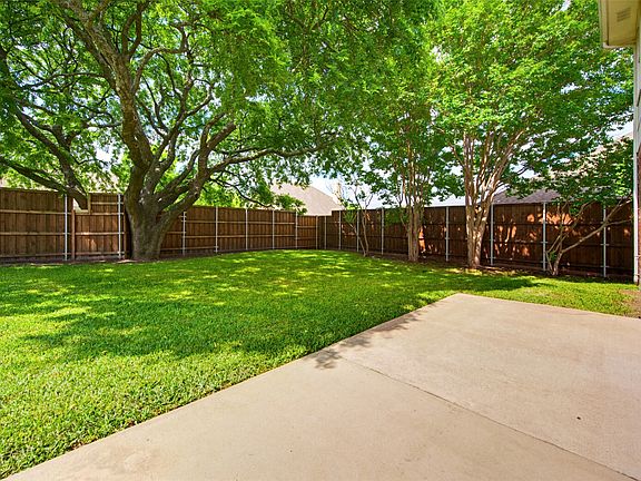 3rd image of 1433 Greenwich Dr