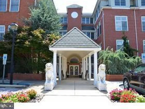 100 Aura Rd APT 209, Clayton, NJ 08312