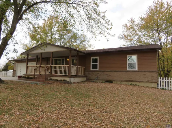 10041 Valley View Dr, Ozawkie, KS 66070