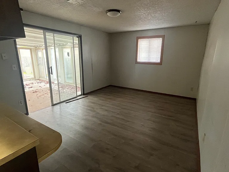 6535 SE 57th Ave — Photo 9