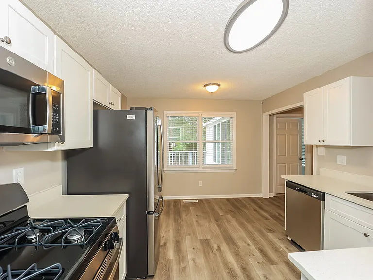 1604 Carriage Hills Dr — Photo 8
