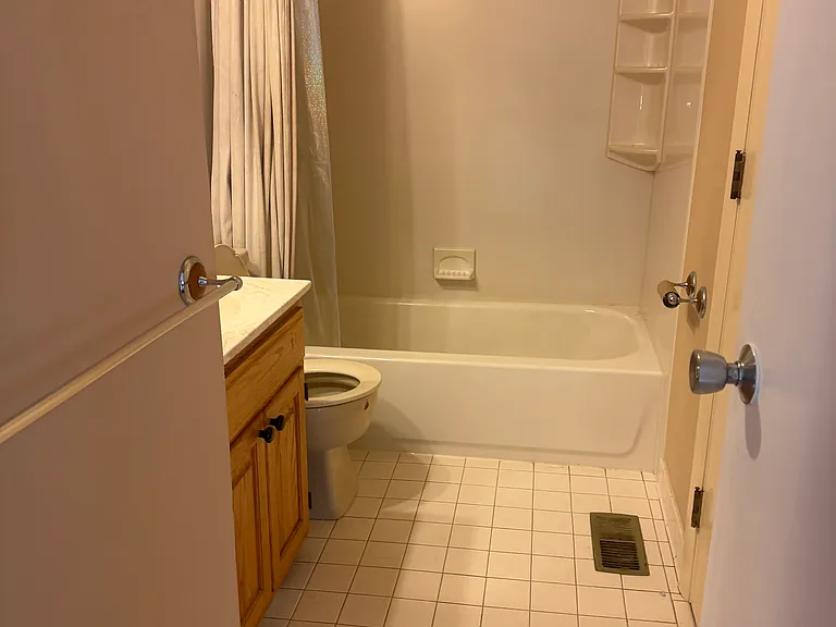 2405 Whitechapel Dr — Photo 6
