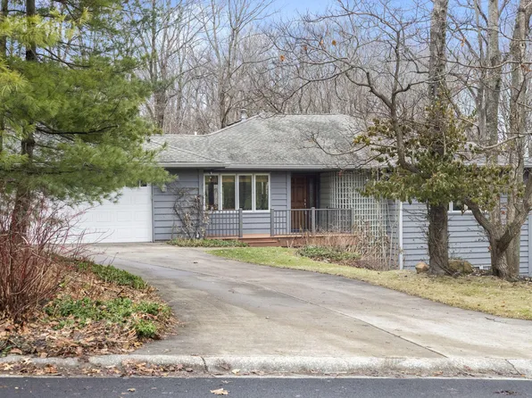 668 Slalom Ln, Valparaiso, IN 46383